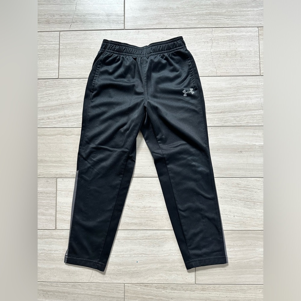 Under Armour pants in black/gray, size 6